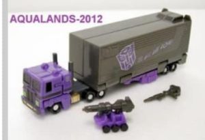 Optimusprime-smallestsgtoy.jpg